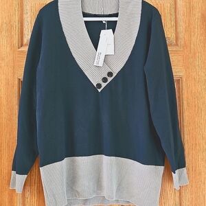 NWT BloomChic v neck two tone sweater sz. 10 or L Plus Size